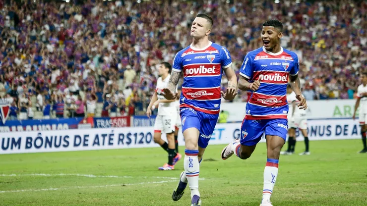 Renato Kayser jogador do Fortaleza comemora seu gol durante partida contra o São Paulo no estádio Arena Castelão pelo campeonato Brasileiro A 2024. Foto: Baggio Rodrigues/AGIF