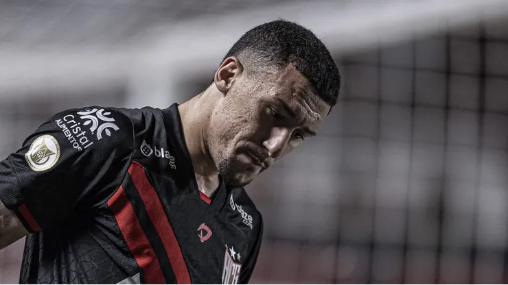 Baralhas vira assunto no Atlético-GO.