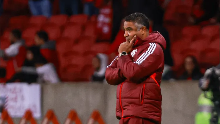 Roger Machado técnico do Internacional durante partida contra o Athletico-PR no Beira-Rio pelo campeonato Brasileiro A 2024.