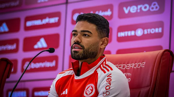 Apresentação Rodrigo Tabata. Reforço falou sobre a pressão no clube gaúcho