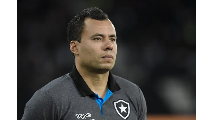Jair Ventura durante confronto contra o Atlético-GO no Brasileirão de 2017.