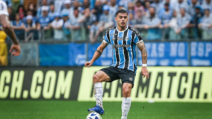 Felipe Carballo jogador do Grêmio durante partida contra o Corinthians no estádio Arena do Grêmio pelo campeonato Brasileiro A 2023.