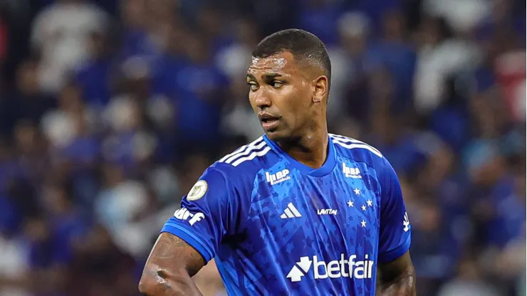 Walace jogador do Cruzeiro durante partida contra o Atletico-MG no estadio Mineirao pelo campeonato Brasileiro A 2024.