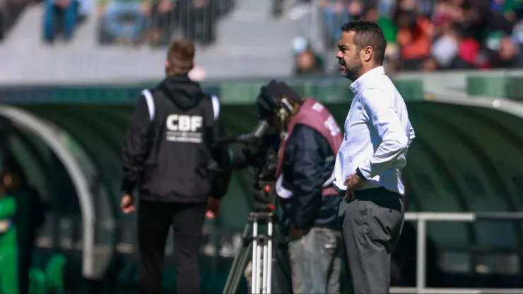 Artur Jorge, técnico do Botafogo, durante partida contra o Juventude no Alfredo Jaconi, pelo Campeonato Brasileiro.