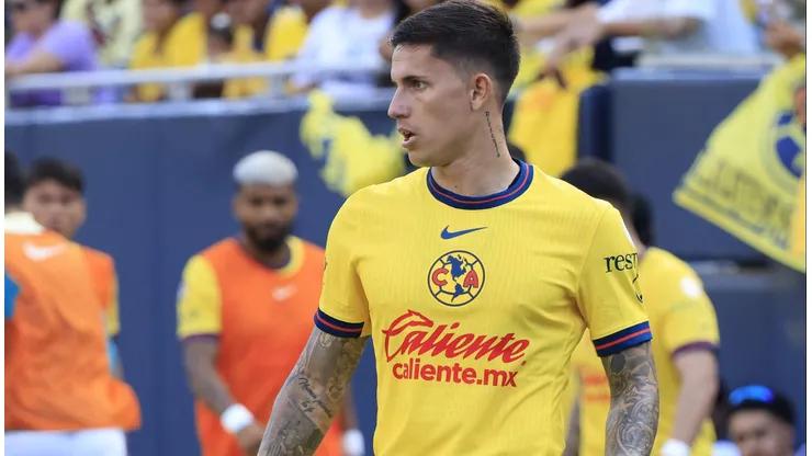 Brian Rodríguez durante confronto contra o Aston Villa na pré-temporada.