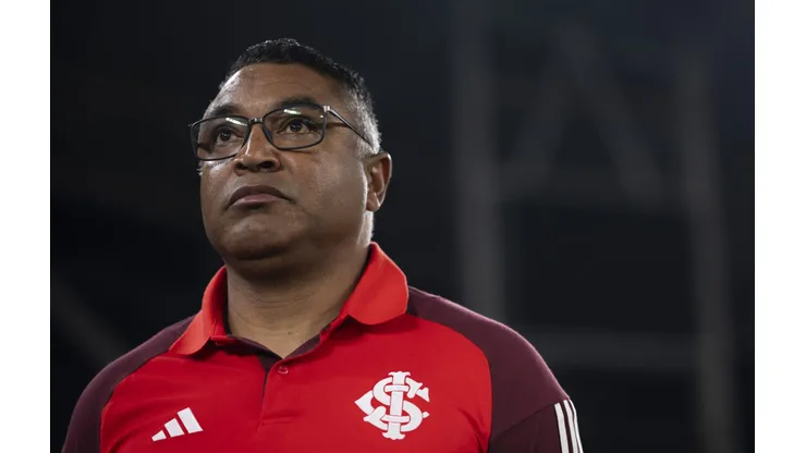 Roger Machado técnico do Internacional durante partida contra o Botafogo no estadio Engenhao pelo campeonato Brasileiro A 2024.