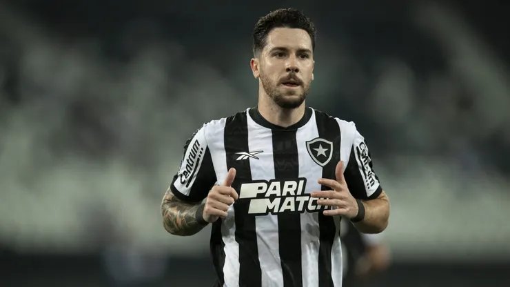 Gustavo Sauer jogador do Botafogo durante partida contra o Guarani-PAR no estadio Engenhao pelo campeonato Copa Sul-Americana 2023. Meio-campista quer ficar