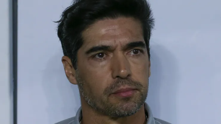Abel Ferreira, técnico do Palmeiras, durante a partida de volta das oitavas de final da Copa do Brasil entre Palmeiras e Flamengo, no Allianz Parque, em 7 de agosto de 2024, em São Paulo, Brasil. (Foto de Ricardo Moreira/Getty Images)