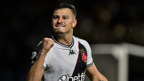 Hugo Moura jogador do Vasco comemora gol durante partida contra o Fortaleza no estadio Sao Januario pelo campeonato Brasileiro A 2024.