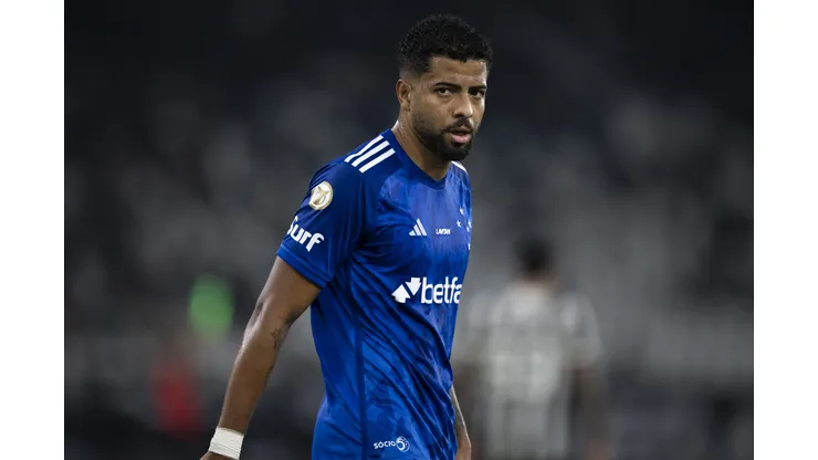João Marcelo jogador do Cruzeiro durante partida contra o Botafogo no estadio Engenhao pelo campeonato Brasileiro A 2024.
