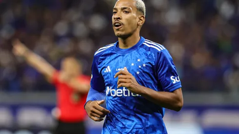 Matheus Pereira durante confronto contra o Corinthians no Campeonato Brasileiro de 2024.