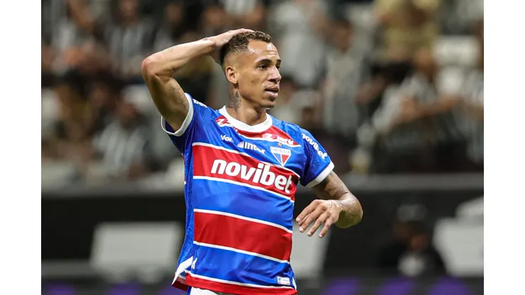 Breno Lopes durante confronto contra o Atlético-MG no Campeonato Brasileiro de 2024.