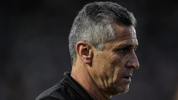 Jorginho ex-técnico do Vasco, durante partida contra o Criciúma, em São Januário pela Série B de 2022.