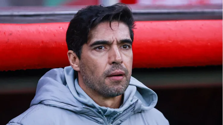 Abel Ferreira pode 'perder' mais um titular por lesão no Palmeiras.