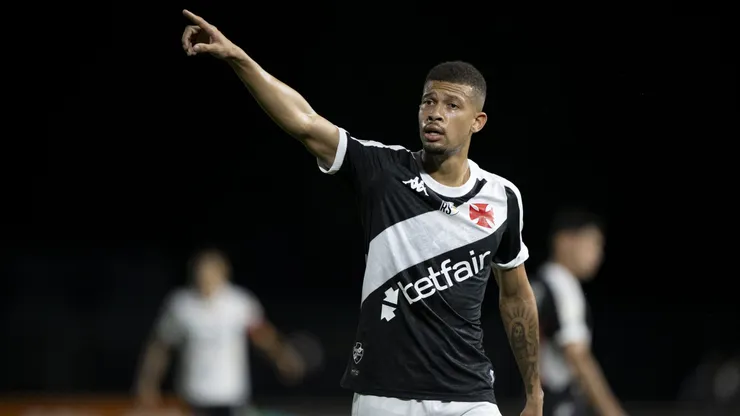 Joao Victor jogador do Vasco durante partida contra o Vitoria no estadio Sao Januario pelo campeonato Brasileiro A 2024.