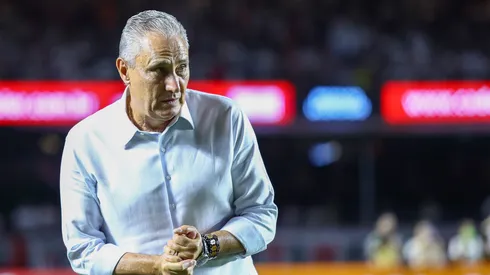 Tite revelou as contratações em coletiva de imprensa – Foto: Marco Miatelo/AGIF