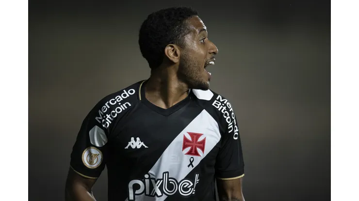 Miranda durante confronto contra o Athletico-PR no Brasileirão de 2023.