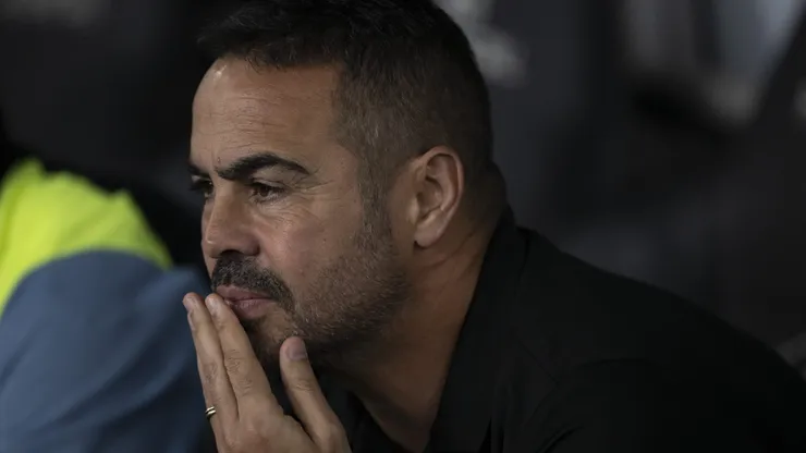 Artur Jorge tecnico do Botafogo durante partida contra o Cruzeiro no estadio Engenhao pelo campeonato Brasileiro A 2024. Foto: Jorge Rodrigues/AGIF