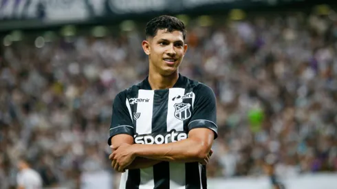 Erick Pulga jogador do Ceara comemora seu gol durante partida contra o Botafogo-SP no estadio Arena Castelao pelo campeonato Brasileiro B 2024.