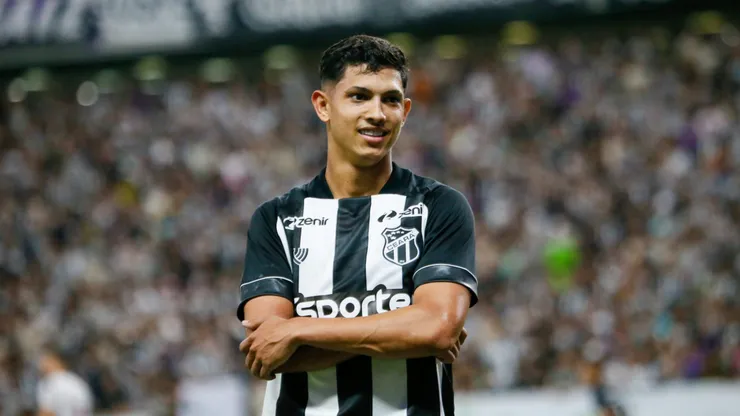Erick Pulga jogador do Ceara comemora seu gol durante partida contra o Botafogo-SP no estadio Arena Castelao pelo campeonato Brasileiro B 2024.