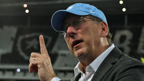 John Textor, presidente da SAF do Botafogo, durante partida contra o Atletico-GO, no Estádio Nilton Santos, pelo Campeonato Brasileiro. Imagem: Thiago Ribeiro/AGIF