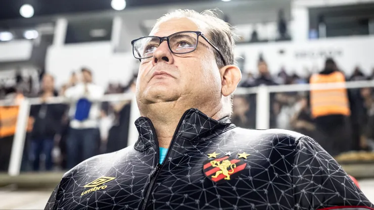 Guto Ferreira tecnico do Sport durante partida contra o Santos no estadio Vila Belmiro pelo campeonato Brasileiro B 2024