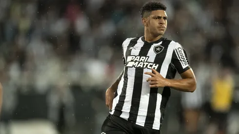 Luis Henrique teve uma passagem regular pelo Botafogo – Foto: Jorge Rodrigues/AGIF