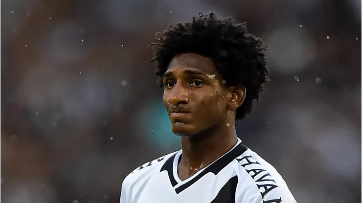 Talles Magno pode reforçar o Corinthians.