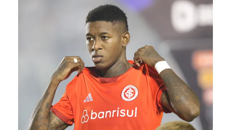 Vitão durante confronto contra o ASA na Copa do Brasil 2024.