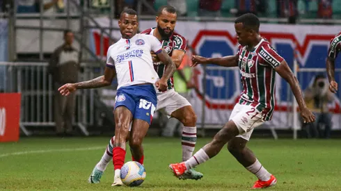 Jean Lucas jogador do Bahia disputa lance com Samuel Xavier jogador do Fluminense durante partida no estádio Arena Fonte Nova pelo campeonato Brasileiro A 2024. Foto: Renan Oliveira/AGIF