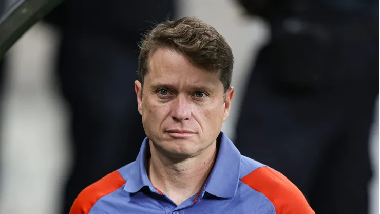 Seabra é informado se mais uma saída no Cruzeiro.