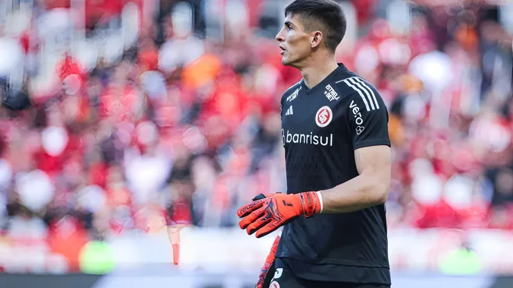 Sergio Rochet jogador do Internacional durante partida contra o Cuiabá no estádio Beira-Rio pelo campeonato Brasileiro A 2023. Uruguaio deve ficar no clube