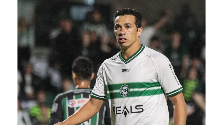 Leandro Damião durante confronto contra o Campeonato Paranaense de 2024.