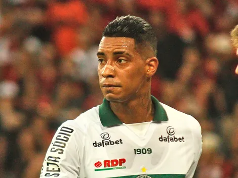 Alef Manga recebe declaração no Coritiba