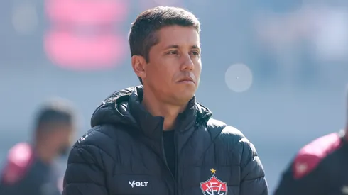 Thiago Carpini pode ter problemas para montar a escalação – Foto: Luiz Erbes/AGIF