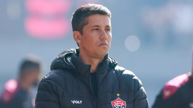 Thiago Carpini pode ter problemas para montar a escalação - Foto: Luiz Erbes/AGIF