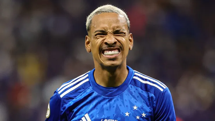 Matheus Pereira, jogador do Cruzeiro, durante partida contra o Corinthians no Mineirão, pelo Campeonato Brasileiro.
