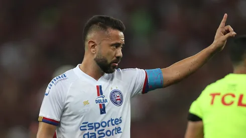 RIO DE JANEIRO, BRAZIL – SEPTEMBER 12: Everton Ribeiro of Bahia gestures during the match between Flamengo and Bahia as part of the quarter finals of Copa do Brasil 2024 at Maracana Stadium on September 12, 2024 in Rio de Janeiro, Brazil. (Photo by Wagner Meier/Getty Images)