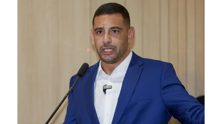 Diego Souza recebendo o Titulo de Cidadao Pernambucano.
