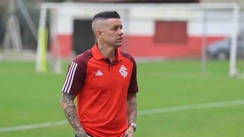 D'Alessandro acompanhando o treinamento do Internacional.