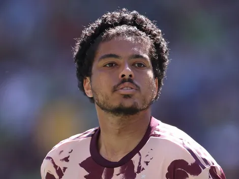 Evander 'esquece' o Vasco, surpreende e aponta rival como gigante na América