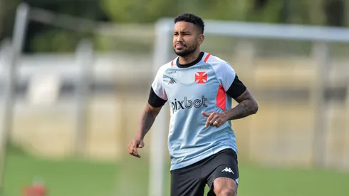 Jair jogador do Vasco durante treino no Centro de Treinamento CT Moacyr Barbosa.