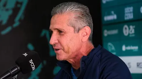 Jorginho em coletiva de imprensa.
