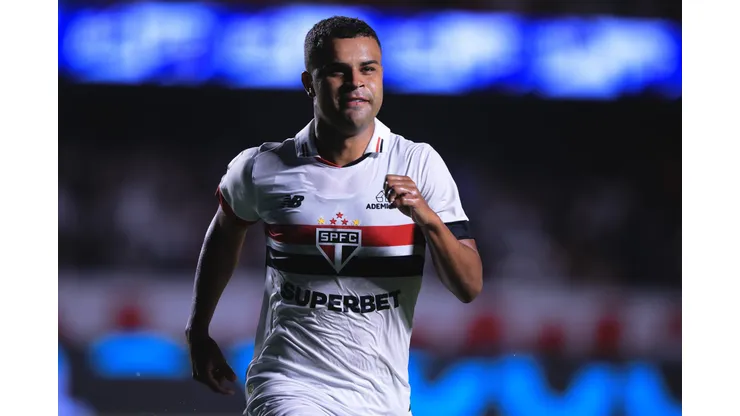 Alisson durante confronto contra o Palmeiras no Campeonato Paulista 2024.