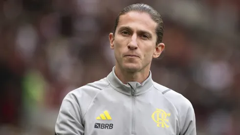 Filipe Luiz toma decisão para comandar o Flamengo (Foto: Jorge Rodrigues/AGIF)