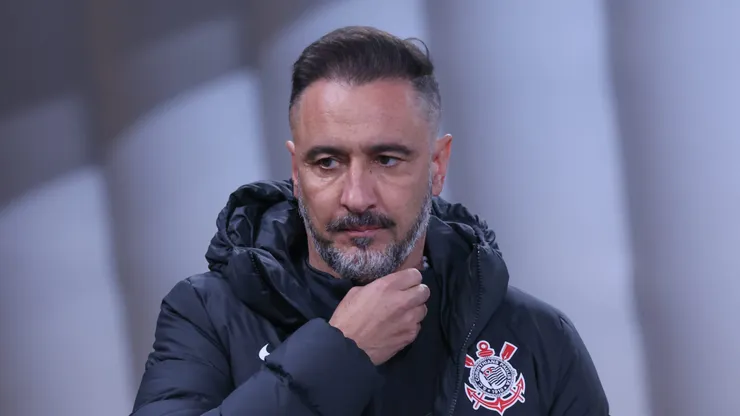 Vitor Pereira vira assunto no Corinthians.