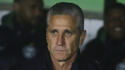 Jorginho perde titular no Coritiba diante do Goiás.