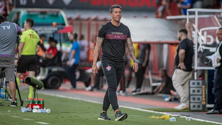 Vitória avisa e Carpini ganha volta de meia (Imagem: Divulgação/Vitória)