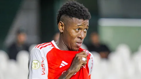 Vitao jogador do Internacional comemora seu gol durante partida contra o Gremio no estadio Couto Pereira pelo campeonato Brasileiro A 2024.