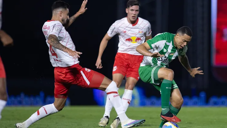 Luis Mandaca jogador do Juventude durante partida contra o Bragantino no estádio Nabi Abi Chedid pelo campeonato Brasileiro A 2024. Foto: Fabio Moreira Pinto/AGIF